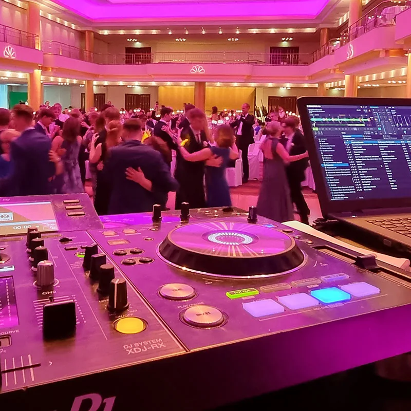 DJ Technik mit Licht und Sound für Feiern in Hamburg mieten