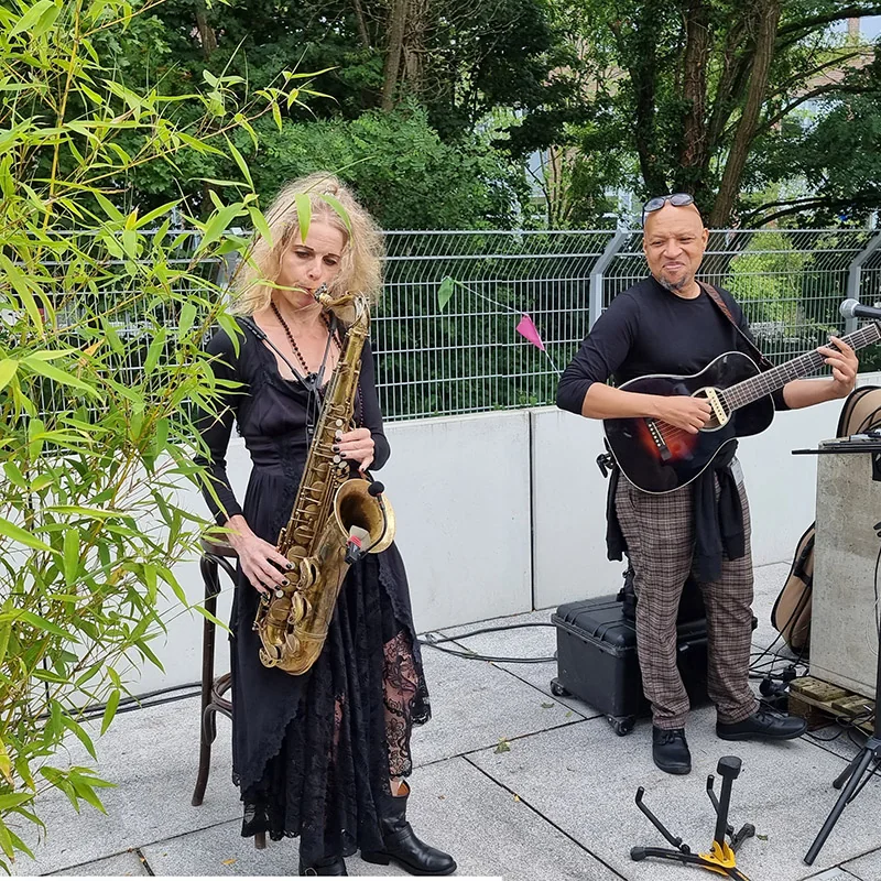 DJ Gig mit Live Musikern auf einem Event in Hamburg